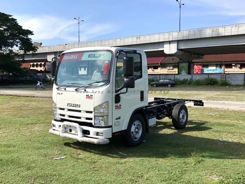 Isuzu elf truck