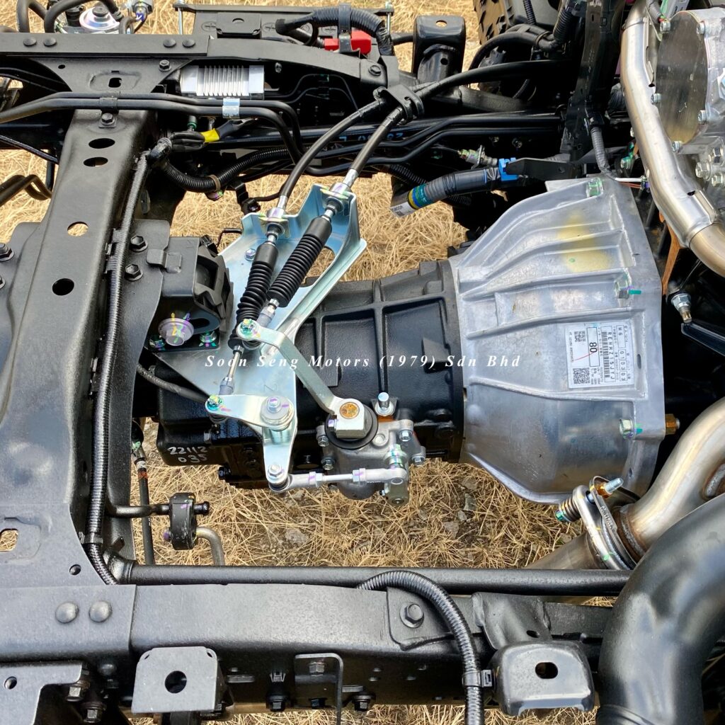 Hino 200 malaysia_GDY231R_r451 gearbox