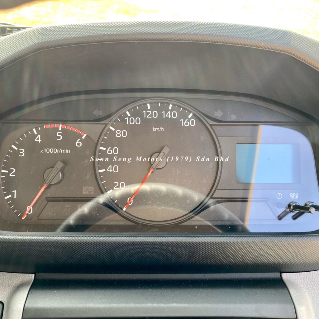 Hino 200 _GDY231R_speedometer