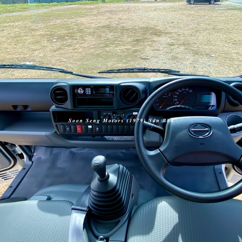 Hino 200_GDY231R Dashboard